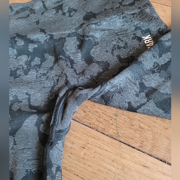 Gymshark Adapt High-Waisted Camo Seamless Leggings,  Dark Green, Size XS - Picture 3 of 6